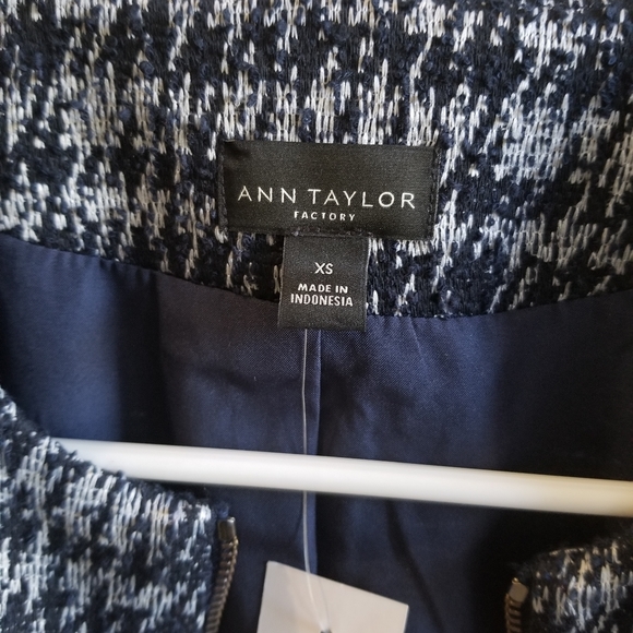 Ann Taylor Factory XS Fall Blazer/Jacket - Picture 3 of 4